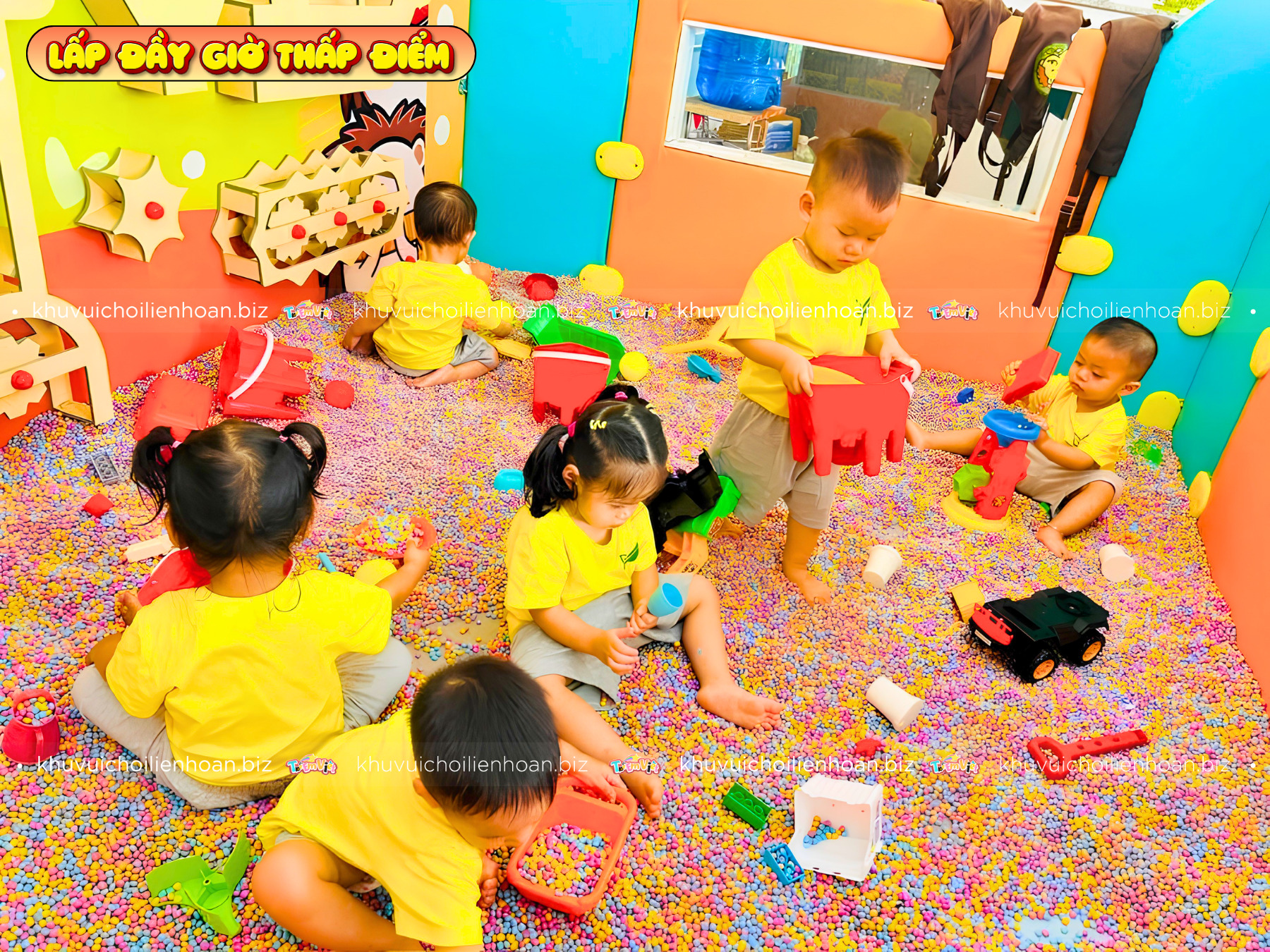 Khách đoàn khu vui chơi giúp lấp đầy giờ thấp điểm